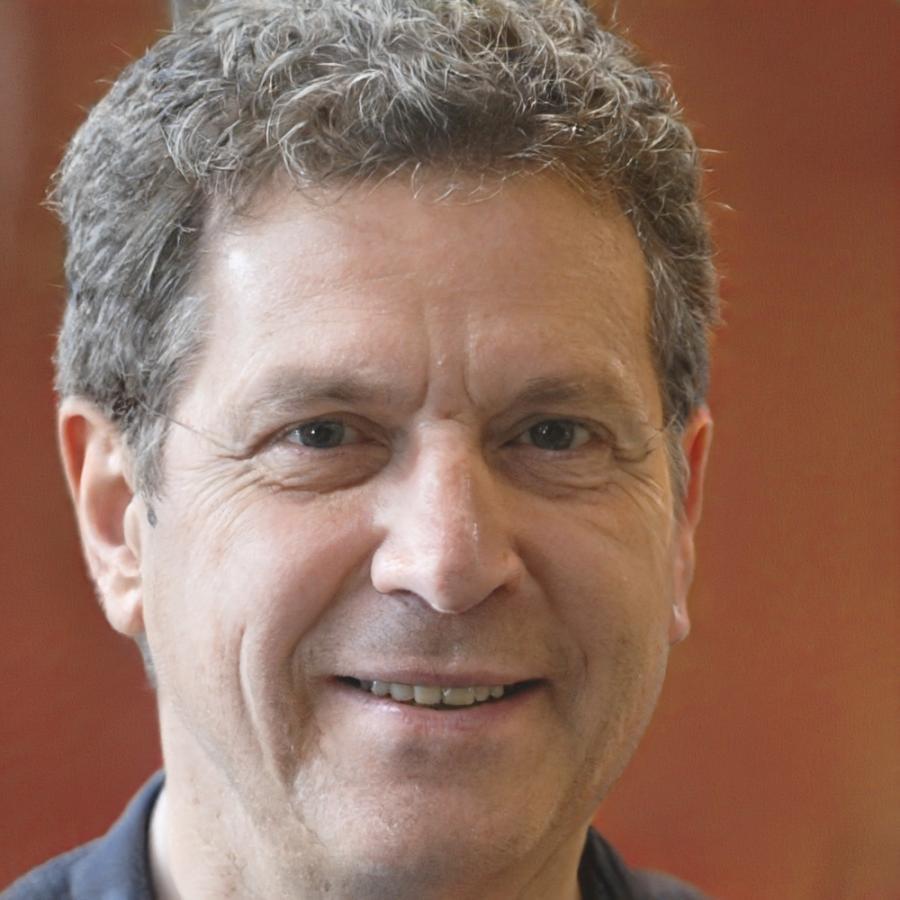 Retrato profesional de Graciliano Bermúdez